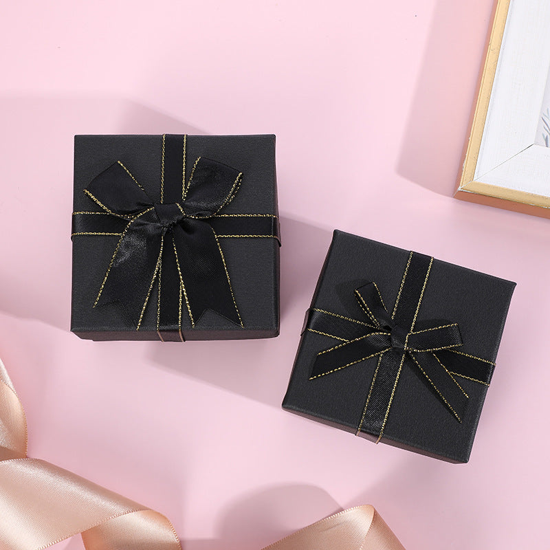 “Graceful Gift” – Schmuck-Geschenkbox mit Schleife