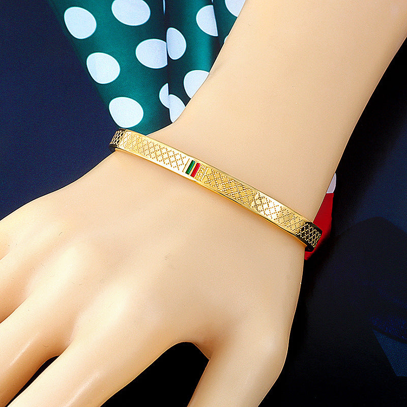 Elegance Love Bangle