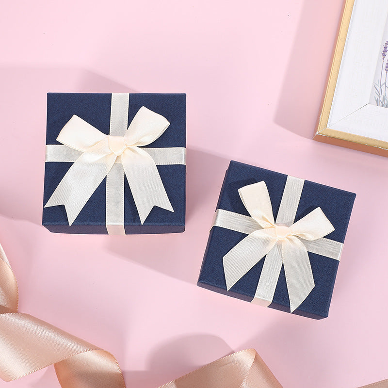 “Graceful Gift” – Schmuck-Geschenkbox mit Schleife