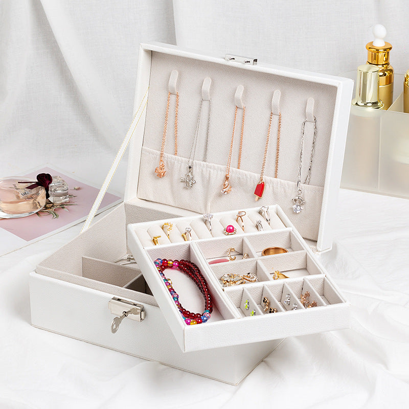 "Elegance Treasure" – Schmuckbox mit Samtauskleidung