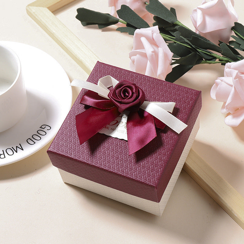 “Rose Romance” – Edle Schmuck-Geschenkbox mit Rosenschleife