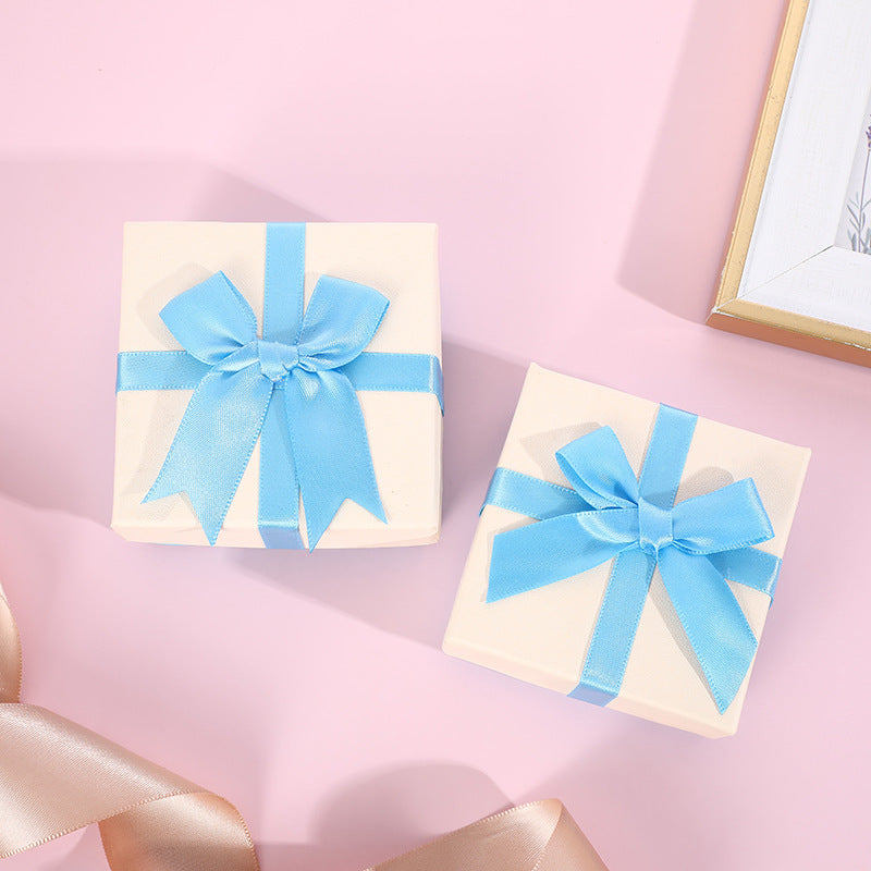 “Graceful Gift” – Schmuck-Geschenkbox mit Schleife