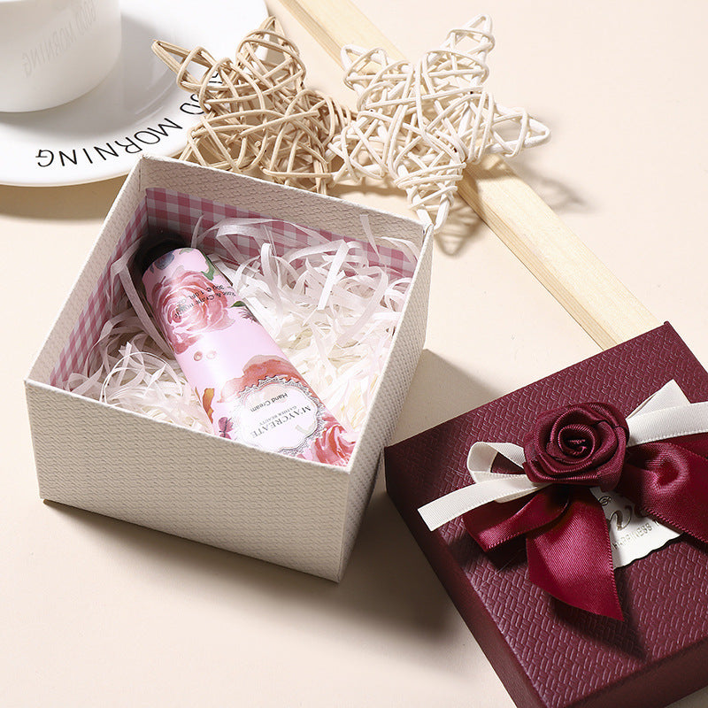 “Rose Romance” – Edle Schmuck-Geschenkbox mit Rosenschleife