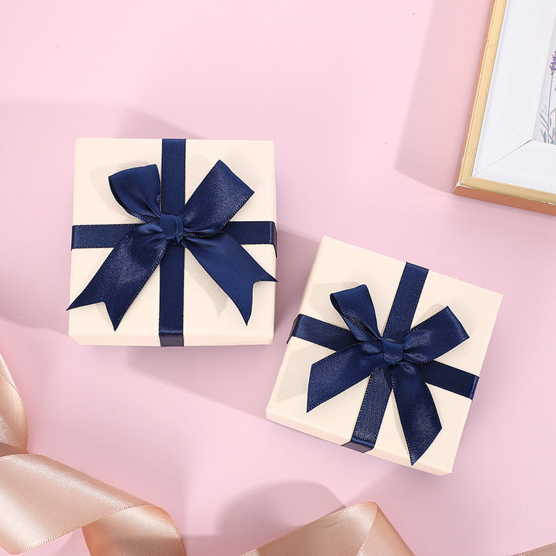 “Graceful Gift” – Schmuck-Geschenkbox mit Schleife